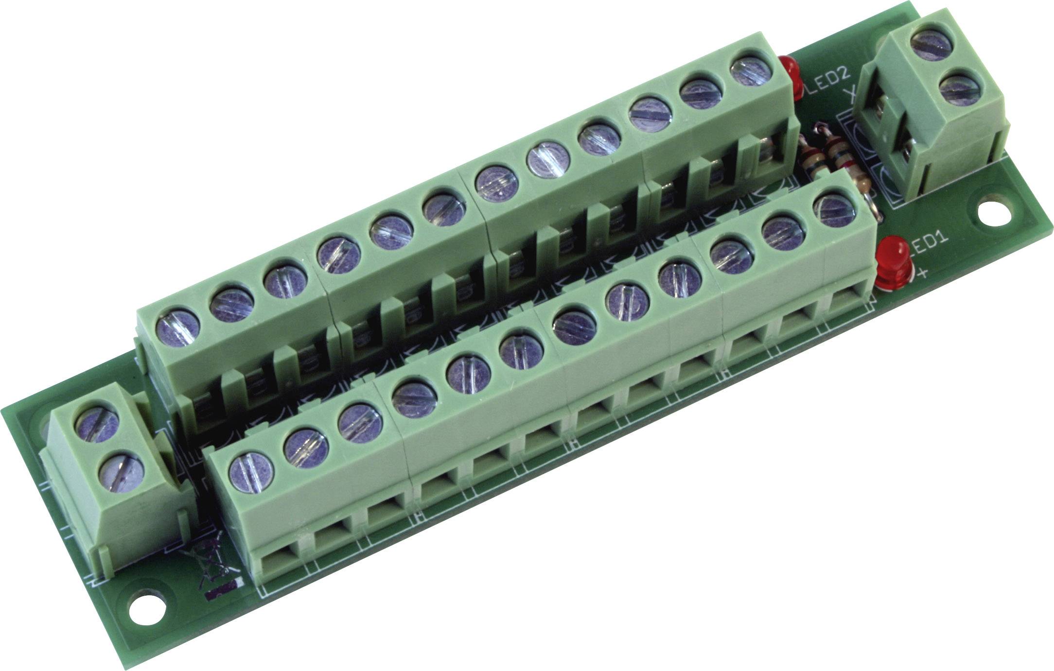 Groene printplaat met twee lange rijen schroefklemmen, geschikt voor meervoudige aansluitingen in elektronische toepassingen.