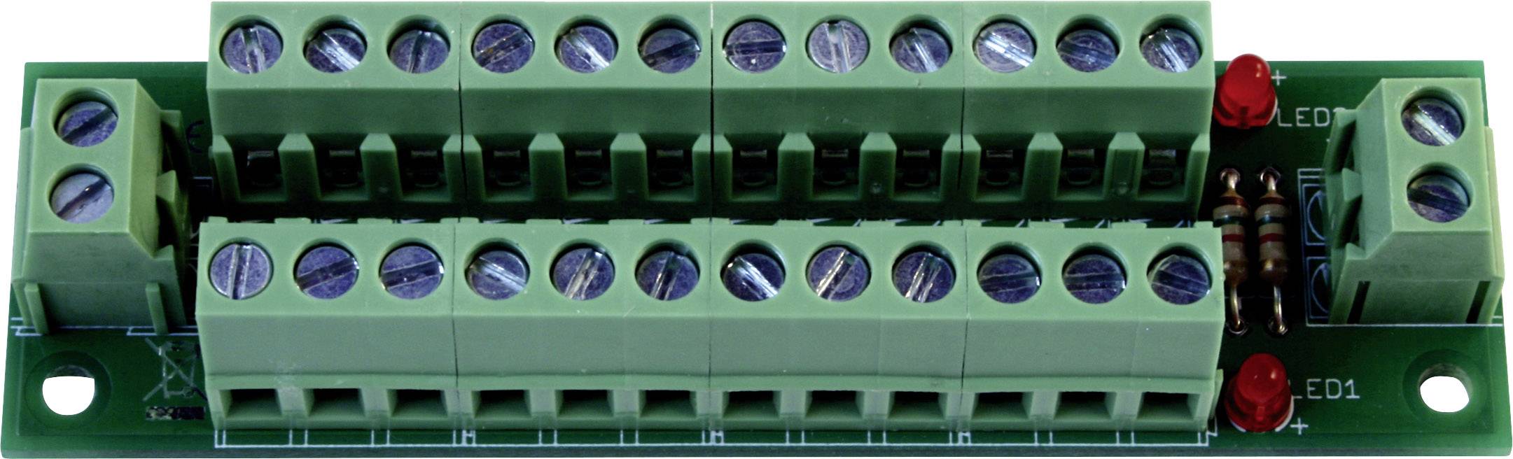 Groen steekmodule met meerdere aansluitklemmen en twee rode LED-indicatoren, die wijzen op een elektronische schakeling.