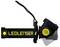 Hoofdlamp van LEDLENSER met zwarte band en gele schakelaar, zijaanzicht. Merknaam duidelijk zichtbaar op de band.