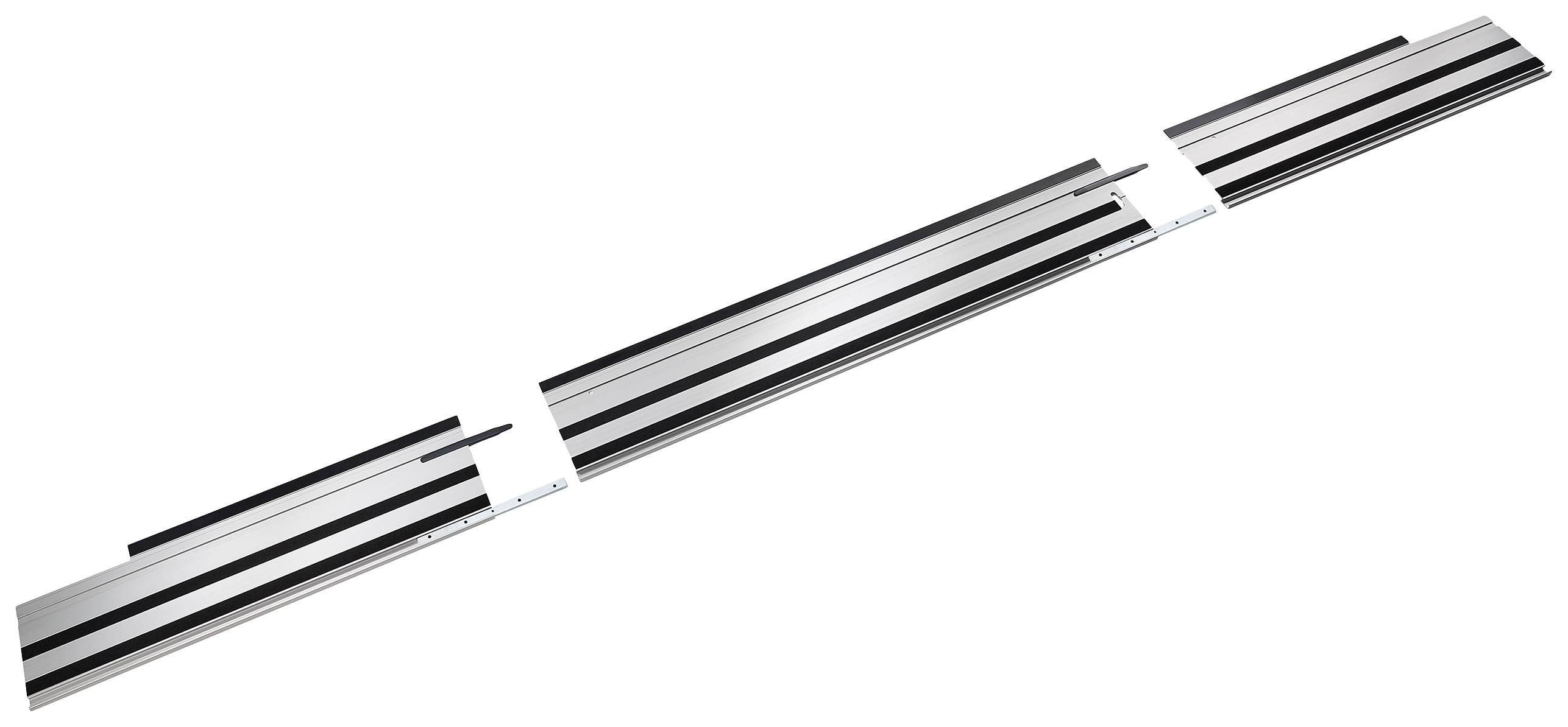 Verschillende zilveren metalen profielen van verschillende lengtes en vormen, naast elkaar gerangschikt op een witte achtergrond.