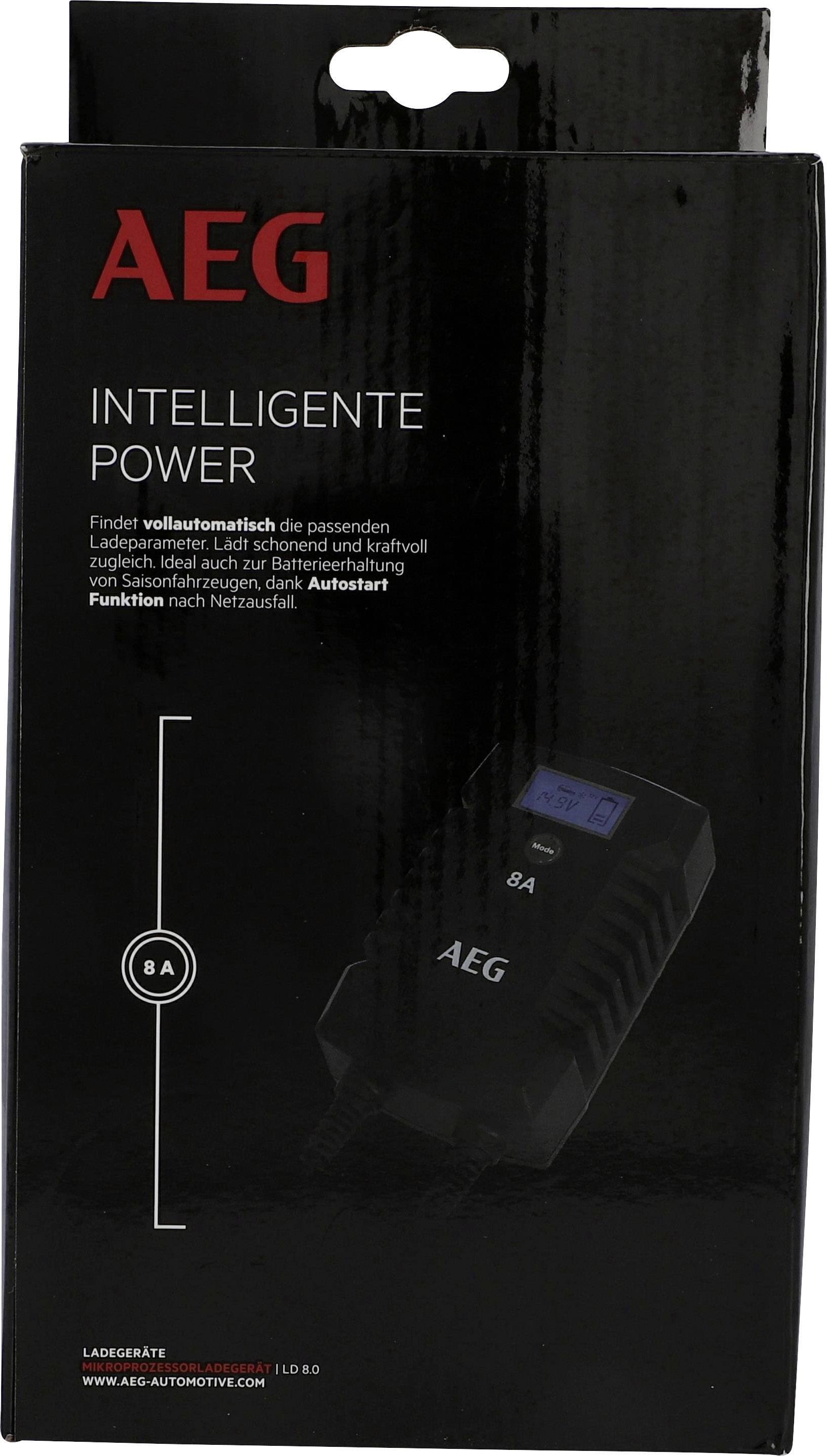 Een zwarte verpakking met een rood 'AEG'-logo, met de tekst 'Intelligente Power', toont een acculader met display voor autobatterijen.