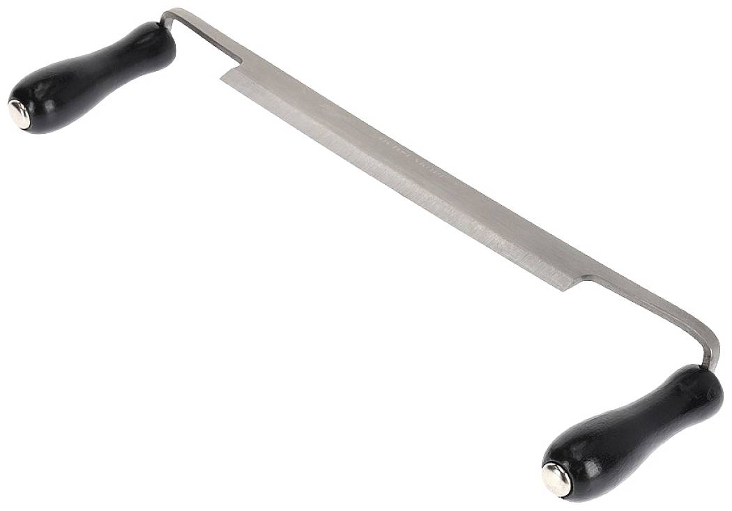 Een metalen trekmes met twee zwarte handgrepen, gebruikt voor het snijden van hout of het verwijderen van schors.