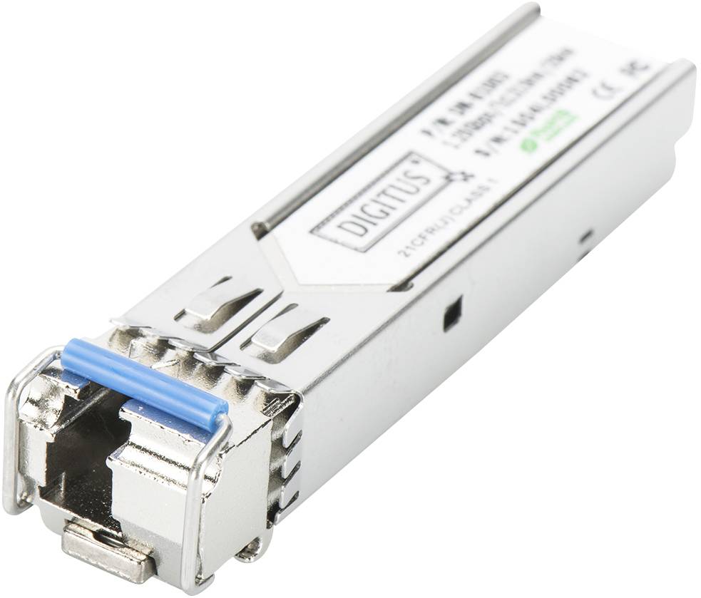 Een SFP-module met het opschrift 'Digitus'. Het heeft een metalen behuizing en is bedoeld voor netwerkverbindingen.