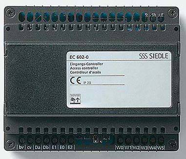 Een ingangs-controller van SSS Siedle, model EC 602-0, voor toegangscontrole, met CE-markering, beschermingsgraad IP 20.