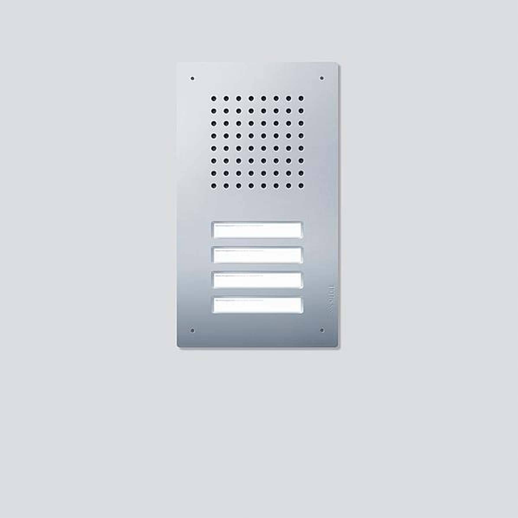 'Intercominstallatie met microfoon en vier verlichte toetsen op een lichte achtergrond.'