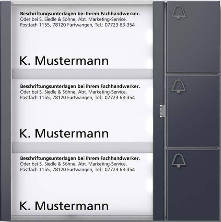 'Drievoudige belinstallatie met de naam K. Mustermann op elke bel. Aanduidingsmaterialen bij uw gespecialiseerde vakman.'