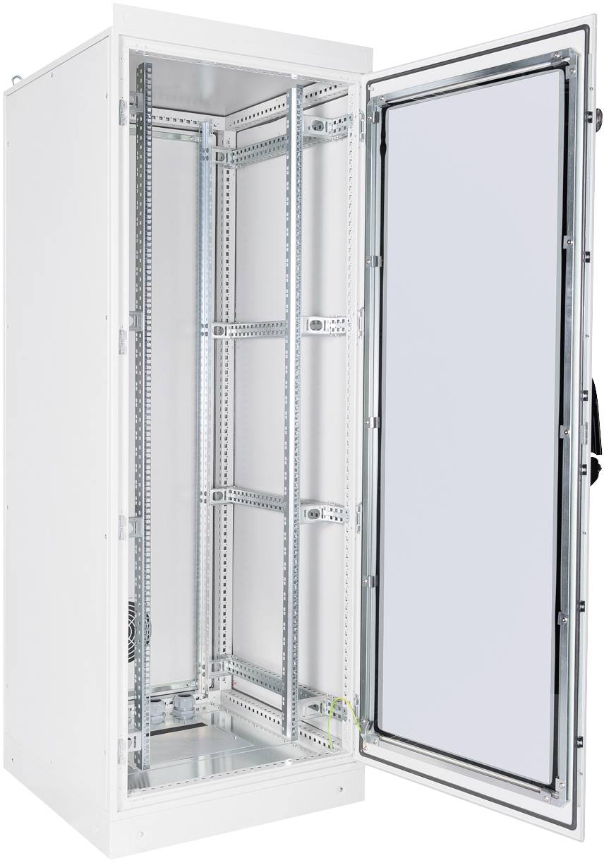 Een open witte metalen kast met glazen deur, metalen frame en ingebouwde schappen. Hij wordt vaak gebruikt voor netwerkapparatuur.