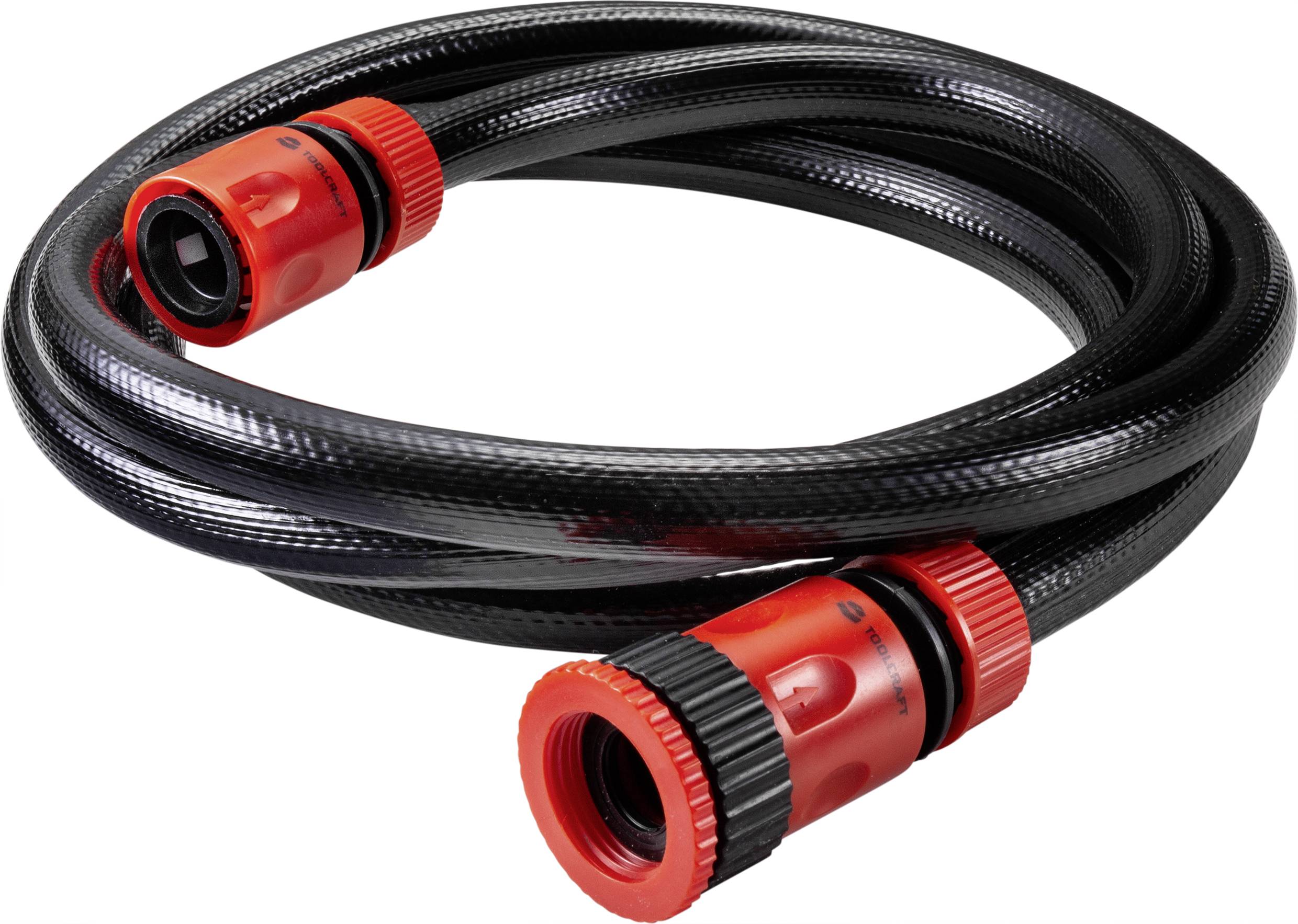 Een opgerolde zwarte tuinslang met rode aansluitstukken aan beide uiteinden.