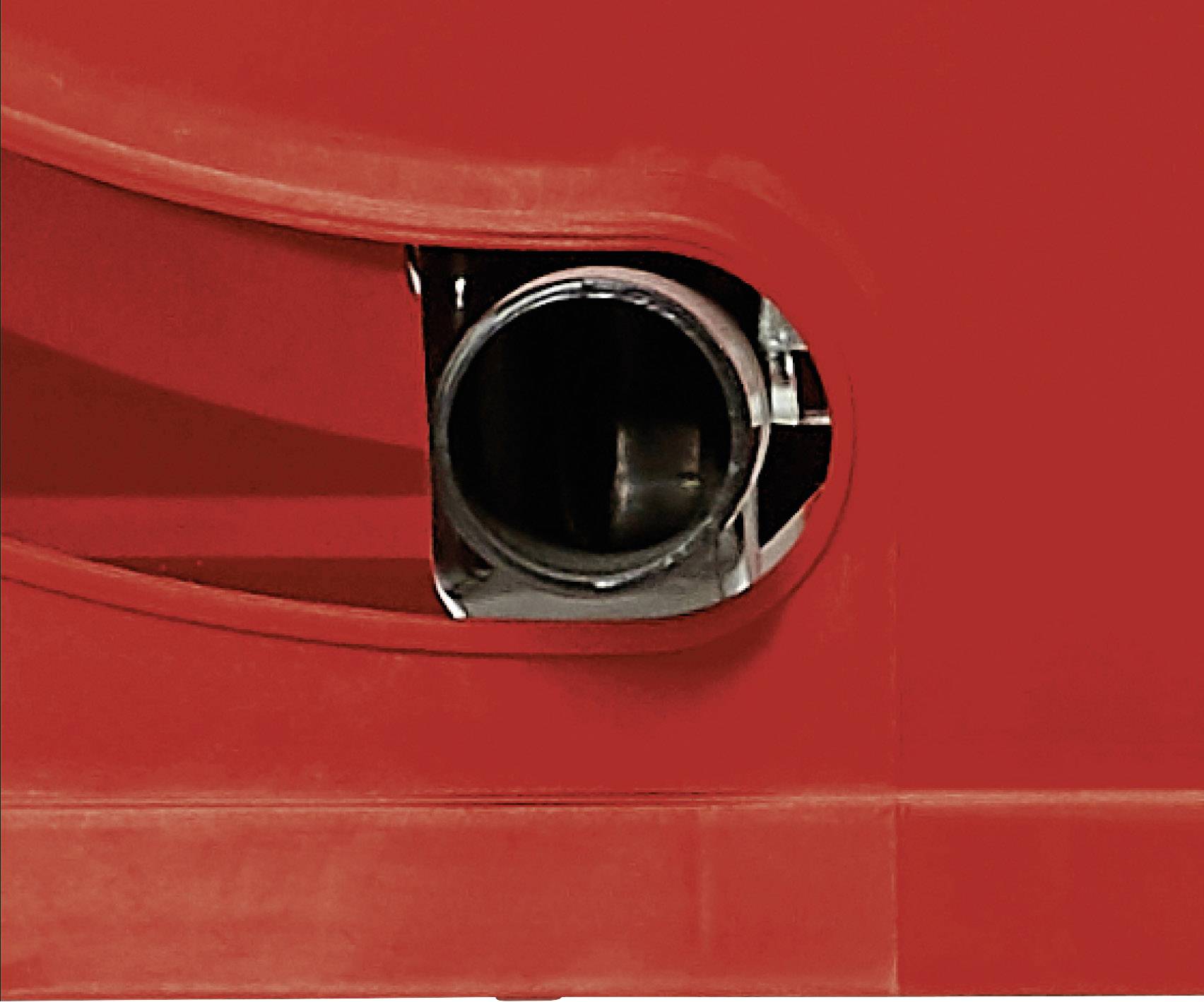 Rood oppervlak met ovale opening, waarin een zwart, metalen buisje zichtbaar is.