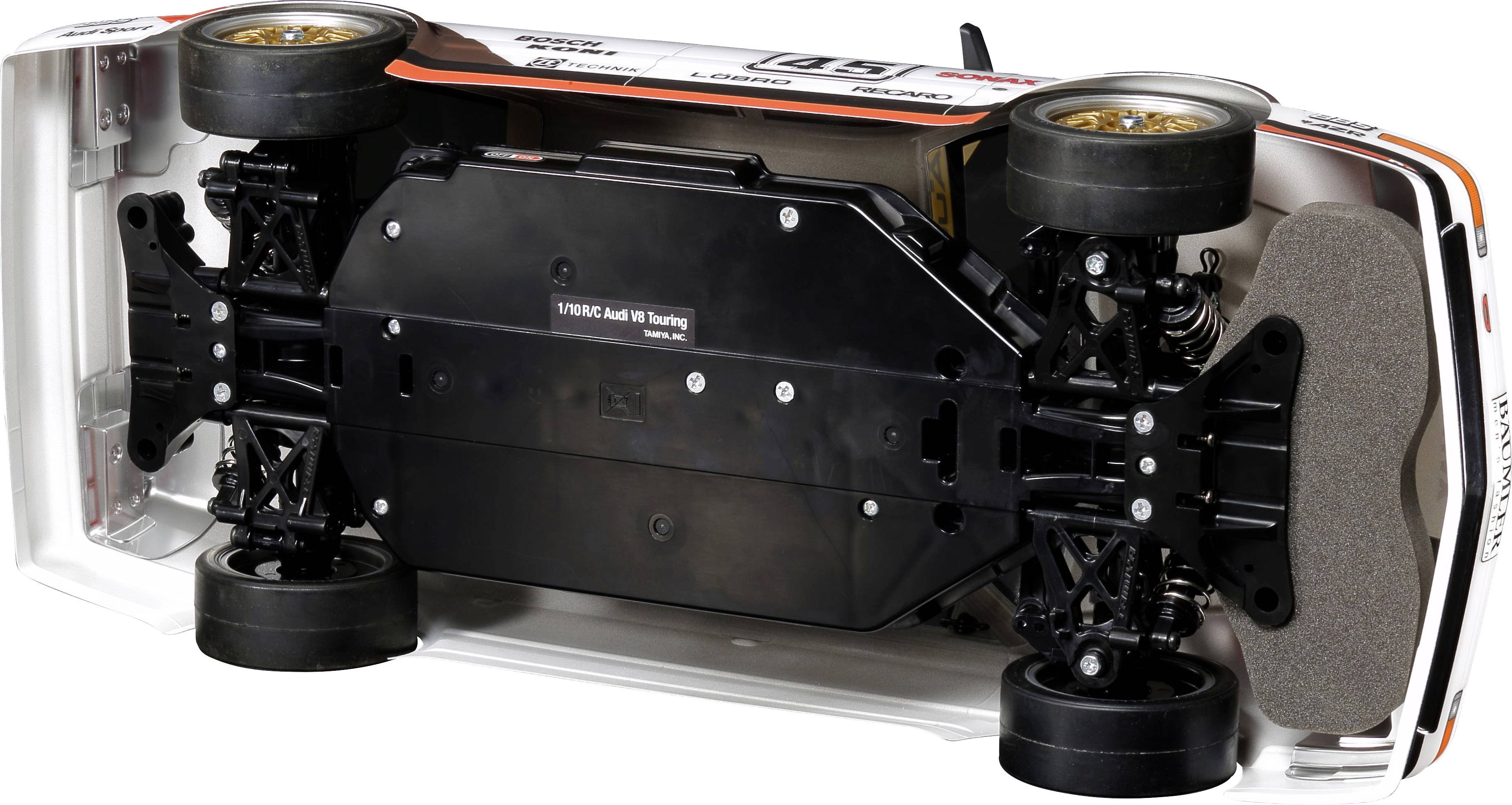 Speelgoedauto liggend op zijn kant, toont de gedetailleerde onderkant en voertuigonderdelen.