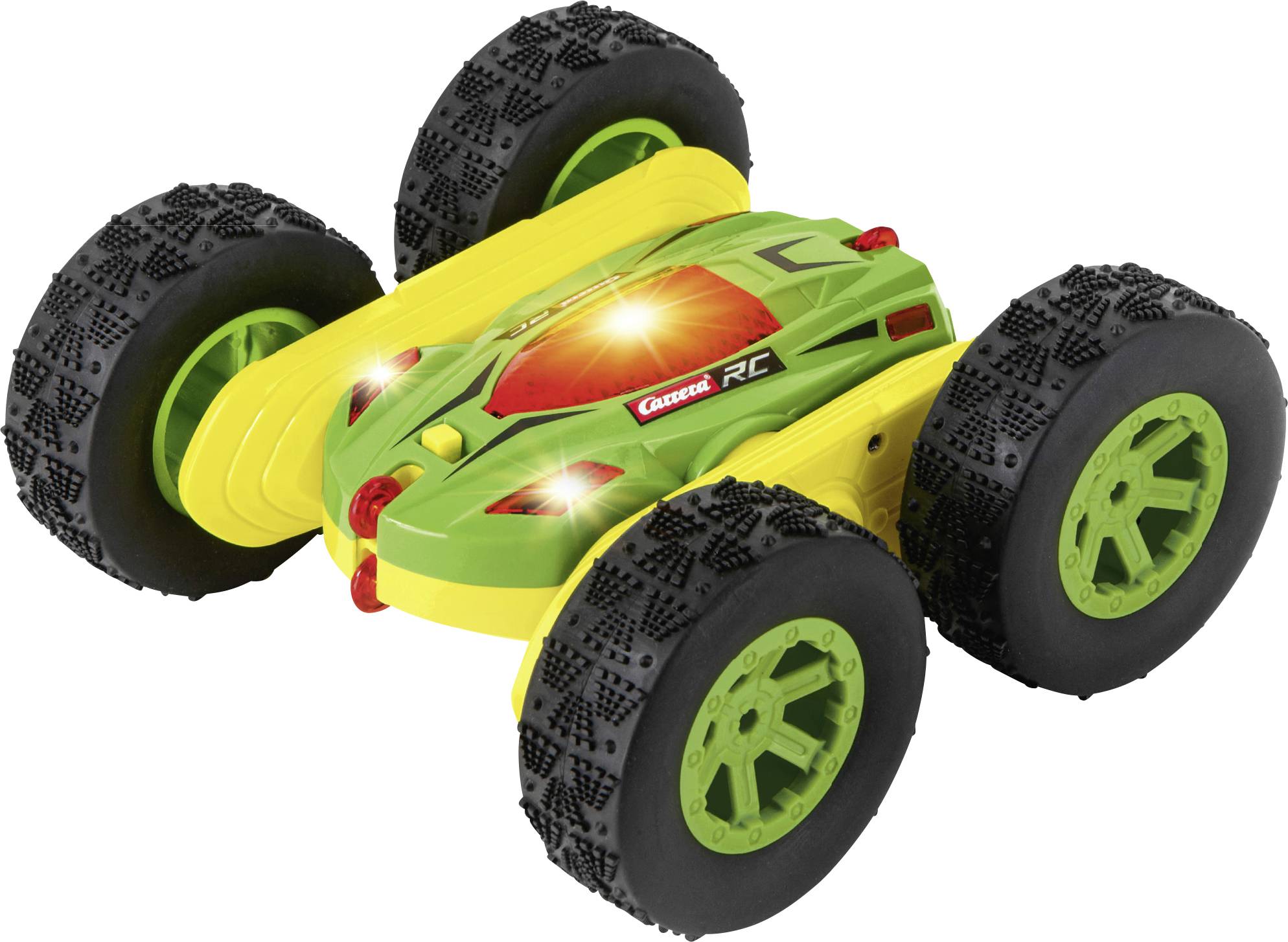 Groene afstandsbestuurbare auto met grote wielen en verlichte koplampen op een witte achtergrond, geschikt voor terreinrijden.