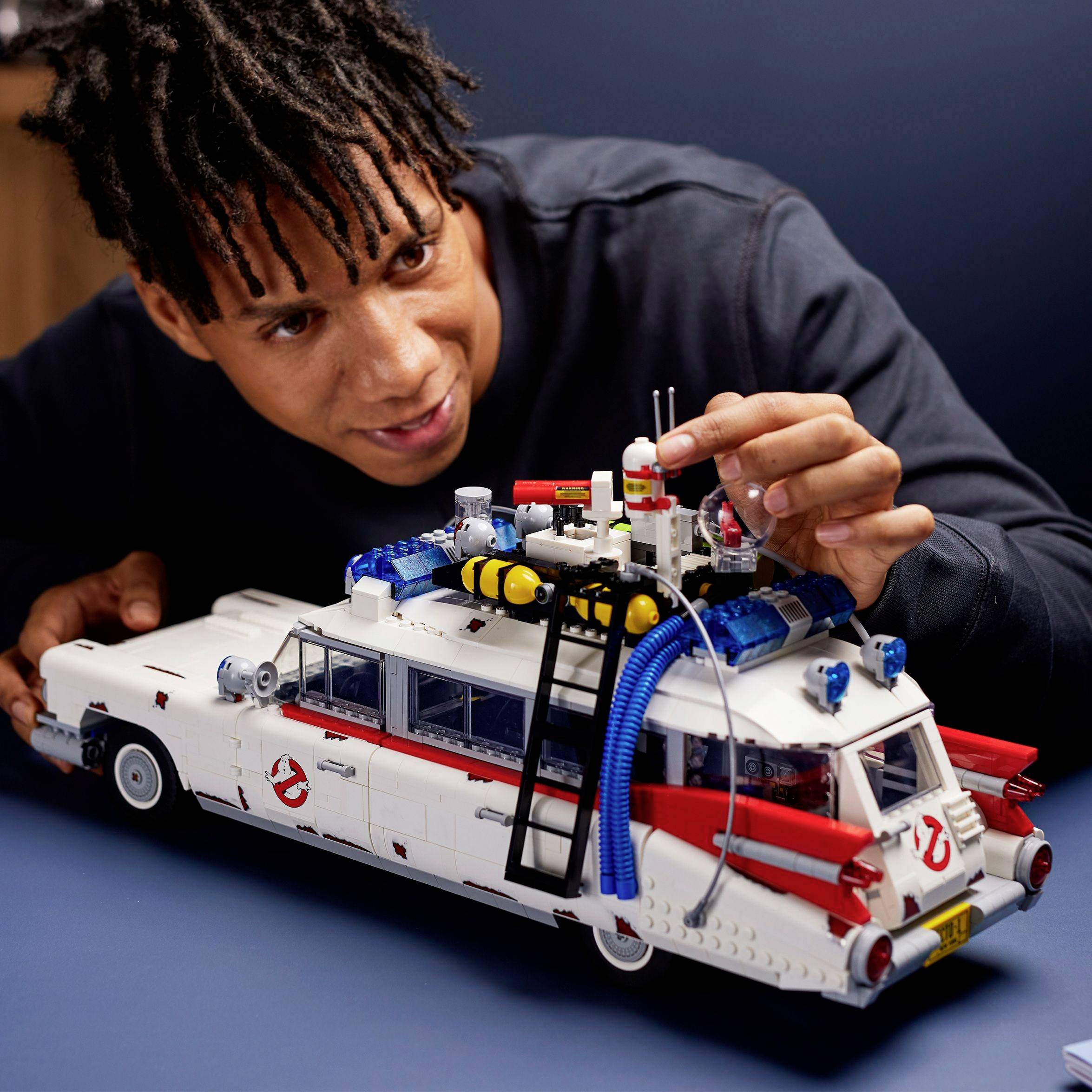 LEGO® ICONS™ 10274 Ghostbusters ECTO-1-18