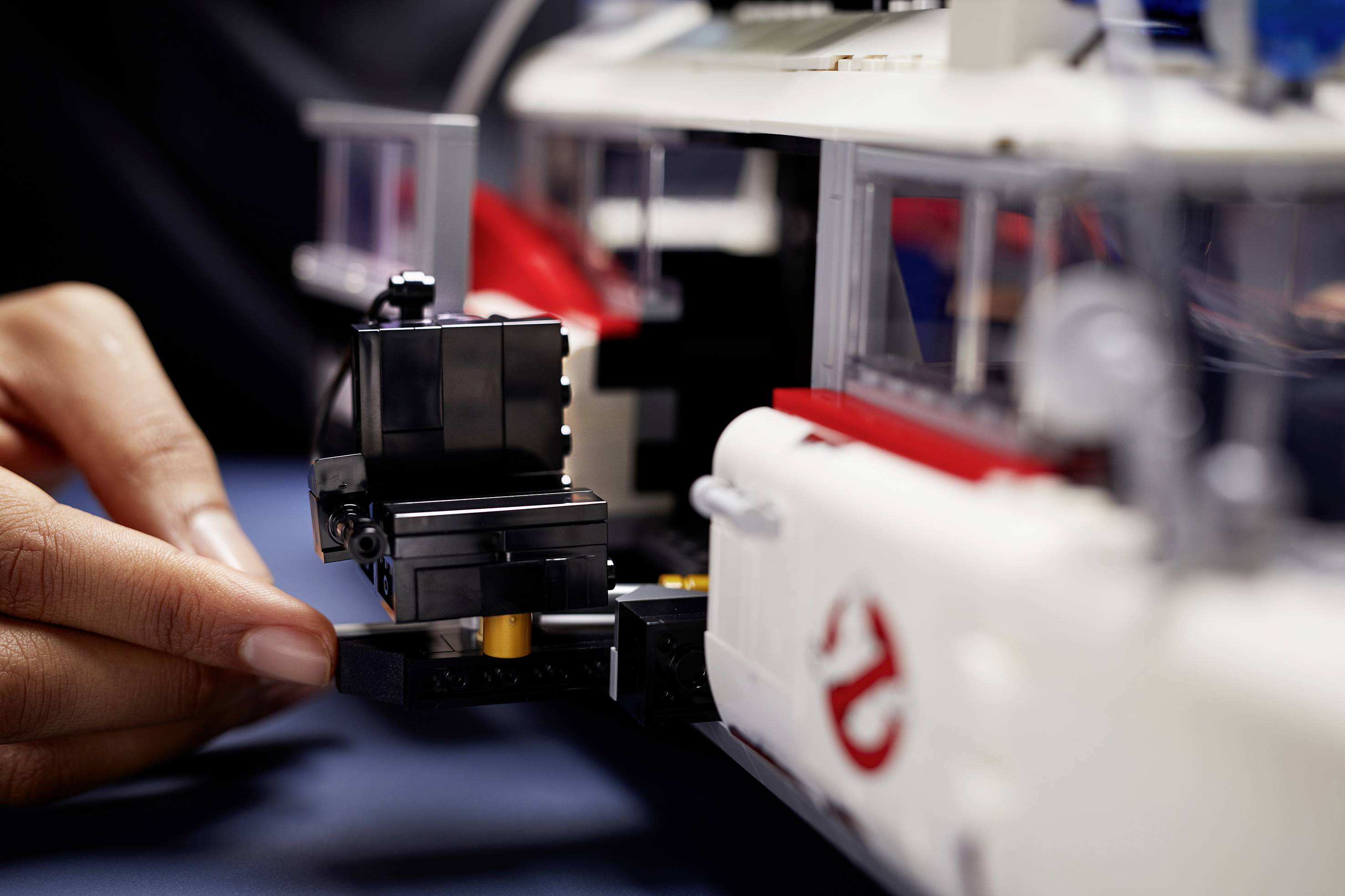 LEGO® ICONS™ 10274 Ghostbusters ECTO-1-11