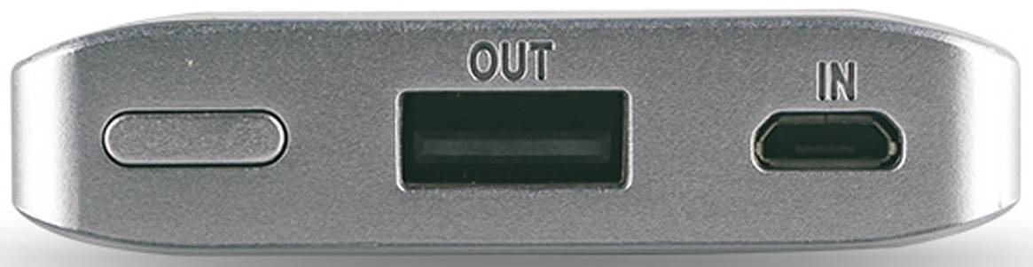 Een zilveren apparaat met een USB-uitgang (gemarkeerd als 'OUT') en een Micro-USB-ingang (gemarkeerd als 'IN') voor het opladen.