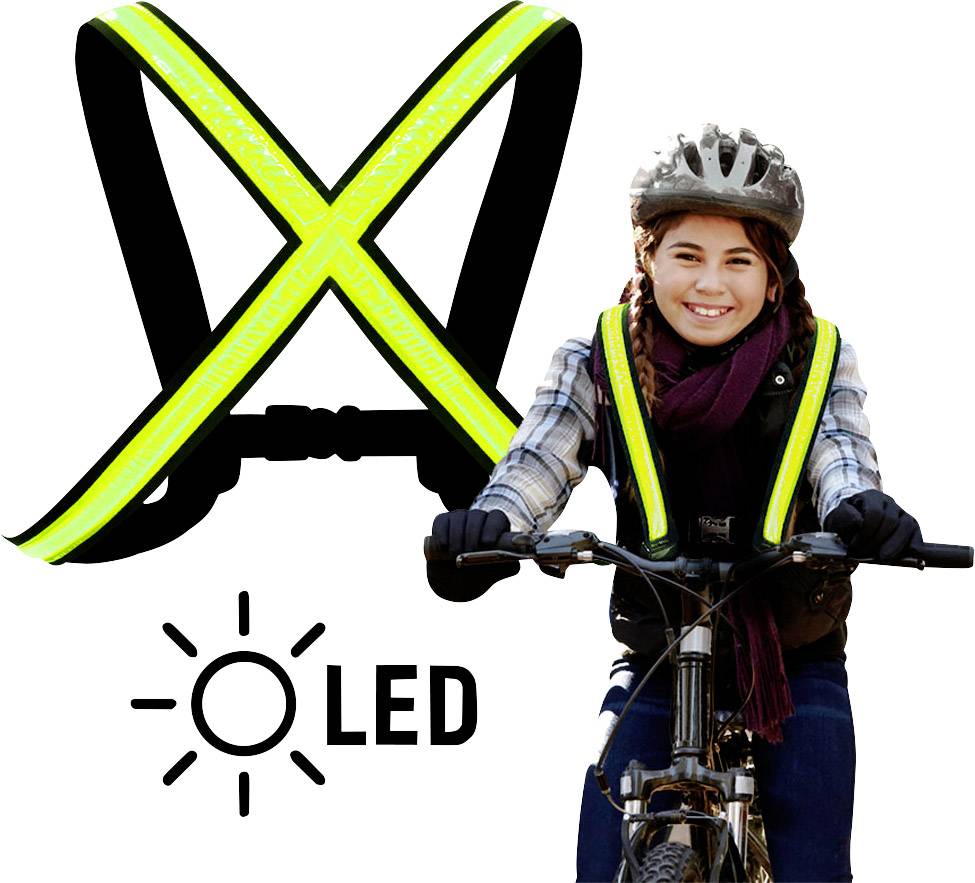 Meisje met helm lacht terwijl ze op de fiets zit, draagt een gele LED-veiligheidshesje.