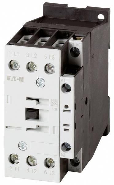 Een witte elektrische schakelaar met schroefklemmen en opschrift 'EATON'.
