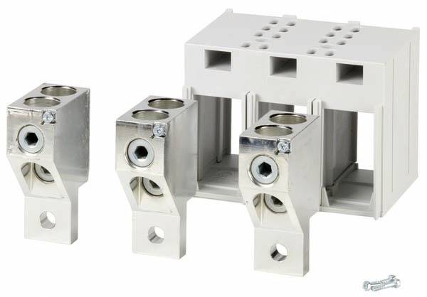 Metalen kabelklemmen en een kunststof beugel voor elektrische aansluitingen, afgebeeld met de bijbehorende schroeven.