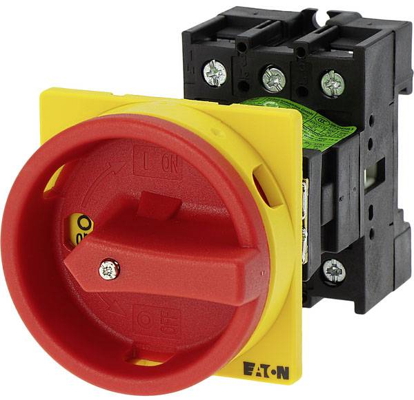 Een rode hoofdschakelaar op een gele sokkel met een zwarte behuizing, van Eaton, voor industriële toepassingen ter beveiliging van elektrische apparatuur.