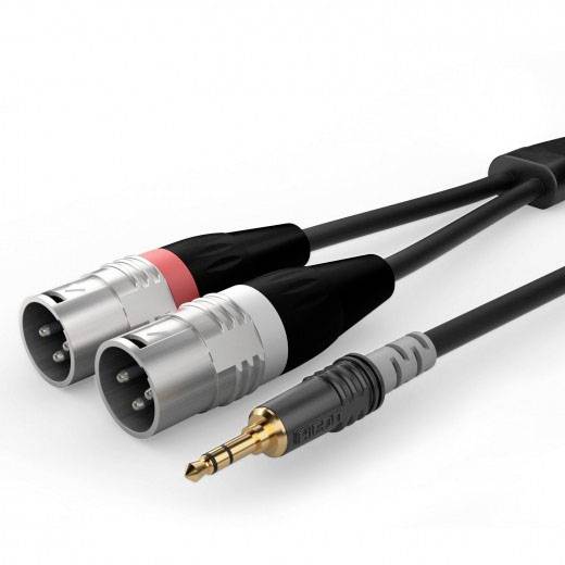 'Een audiokabel met een 3,5-mm-jackplug en twee XLR-aansluitingen, rood en wit, op een witte achtergrond.'
