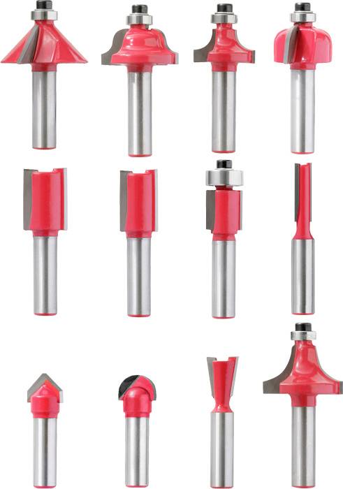 Elf verschillende rode freesjes voor houtbewerking op een rij, elk met een unieke vorm en snijprofiel.