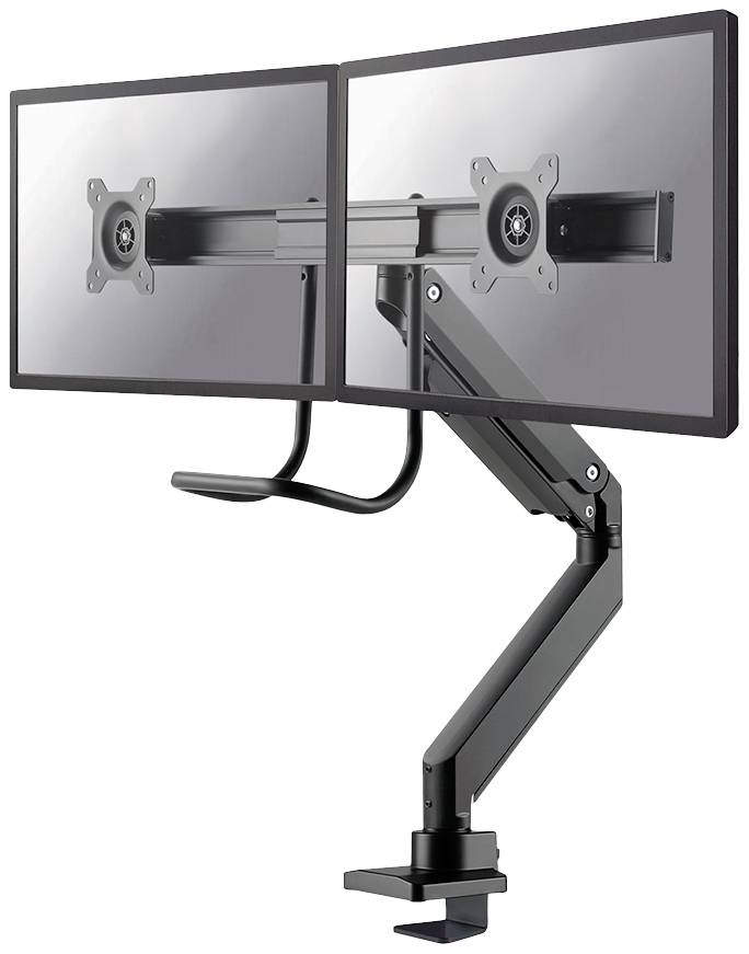 Een dubbele monitorarm van metaal, gemonteerd aan de rand van een bureau, houdt twee beeldschermen naast elkaar op ooghoogte.