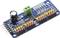 'Blauw PCA9685-servo-stuurbordje met gele en rode aansluitingen, zwarte condensatoren en groene schroefklem.'