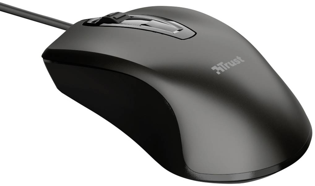 Zwarte computermuis met scrollwiel en kabel, zijaanzicht. Geschikt voor desktop-pc's, gemarkeerd met 'Trust'-logo.