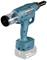 Gereedschap op witte achtergrond: Draadloze, turquoise boormachine met Makita-logo en accu eronder, geen verdere details zichtbaar.