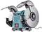 Een twee-wielige slijpmachine van Makita, model GB801, met groene behuizing, beschermkappen en stroomkabel, voor het slijpen van gereedschappen.