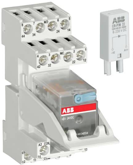 'Relais met basis en contacten' - Een elektromagnetisch relais op een basis, toont verschillende contactaansluitingen en technische details.