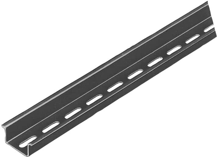 Metalen rail met regelmatige rechthoekige uitsparingen, gebruikt voor bevestiging of ondersteuning in verschillende constructies.