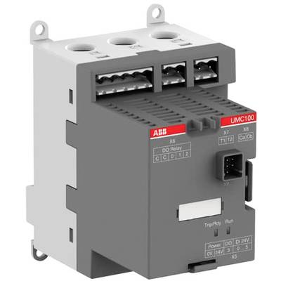 Een industrieel automatiseringsapparaat van ABB, model UMC100, met aansluitingen en bedieningspaneel knoppen voor het besturen van elektrische systemen.
