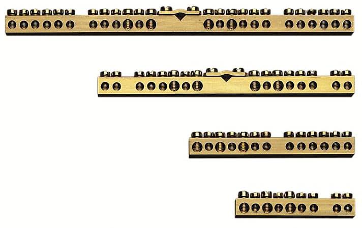 'Morsetaste' met vier variaties van steekborden, die verschillende combinaties van gaten en metalen pinnen laten zien.