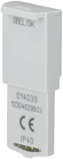 Elektronisch apparaat met opdruk 'OBELISK' en serienummer '014039'. CE-markering aanwezig, geschikt voor gebruik binnenshuis (IP40).