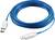 Een lang, blauw USB-kabel met aansluitingen aan beide uiteinden, geschikt voor gegevensoverdracht en het opladen van apparaten.