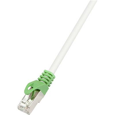 Een groen Ethernet-kabel met RJ45-connector op een witte achtergrond.