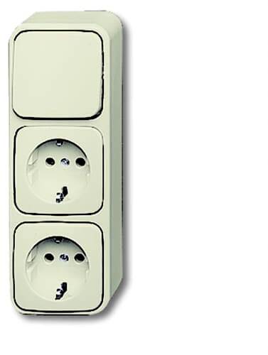 'Een witte wandcontactdoos met twee aansluitingen en een schakelaar.'