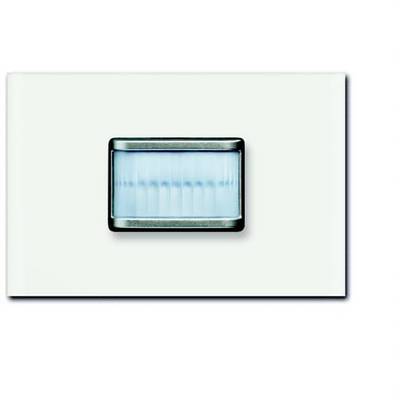 Een rechthoekige lichtschakelaar met een blauwe indicatielamp op een witte achtergrond.