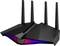Zwarte WLAN-router met vier antennes, verlichtte rode en blauwe LED's, modern design.