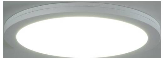 Ronde LED-plafondlamp met helder, gelijkmatig licht, geschikt voor moderne interieurs.