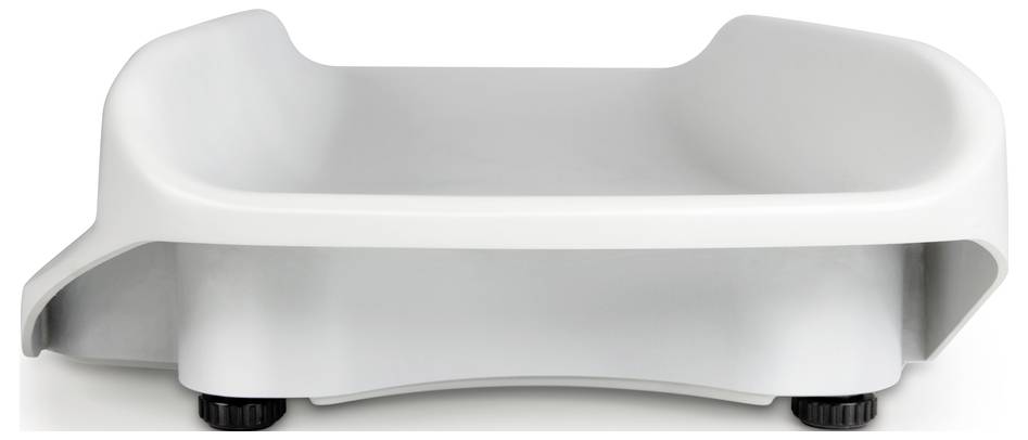 Een witte, rechthoekige kinderzitverhoging met afgeronde hoeken en antisliplaag aan de onderkant voor autostoelen.