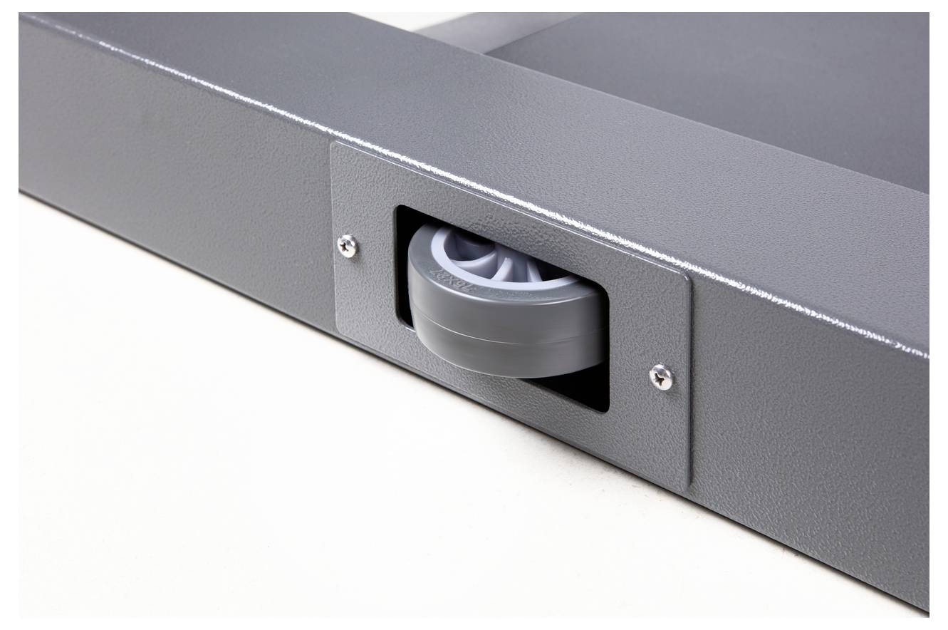 Grijs wiel geïnstalleerd in een rechthoekige grijze behuizing, ziet eruit als stabiel en functioneel, mogelijk onderdeel van een meubelstuk.