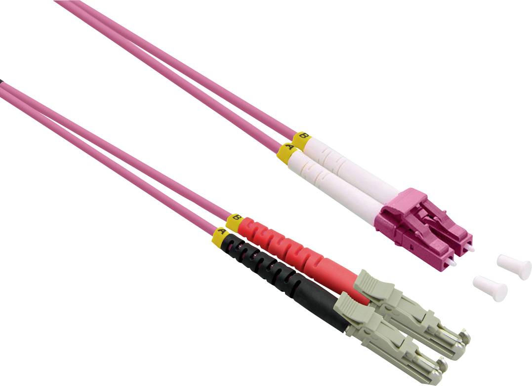 Twee roze glasvezelkabels met twee connectoren, een rode en een zwarte, die zijn verbonden met een grijze dubbele koppelstekker.