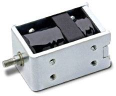 Een metalen behuizing met een zwarte spoel en een uitstekende metalen pen, vermoedelijk een elektromagneet of elektrisch onderdeel.