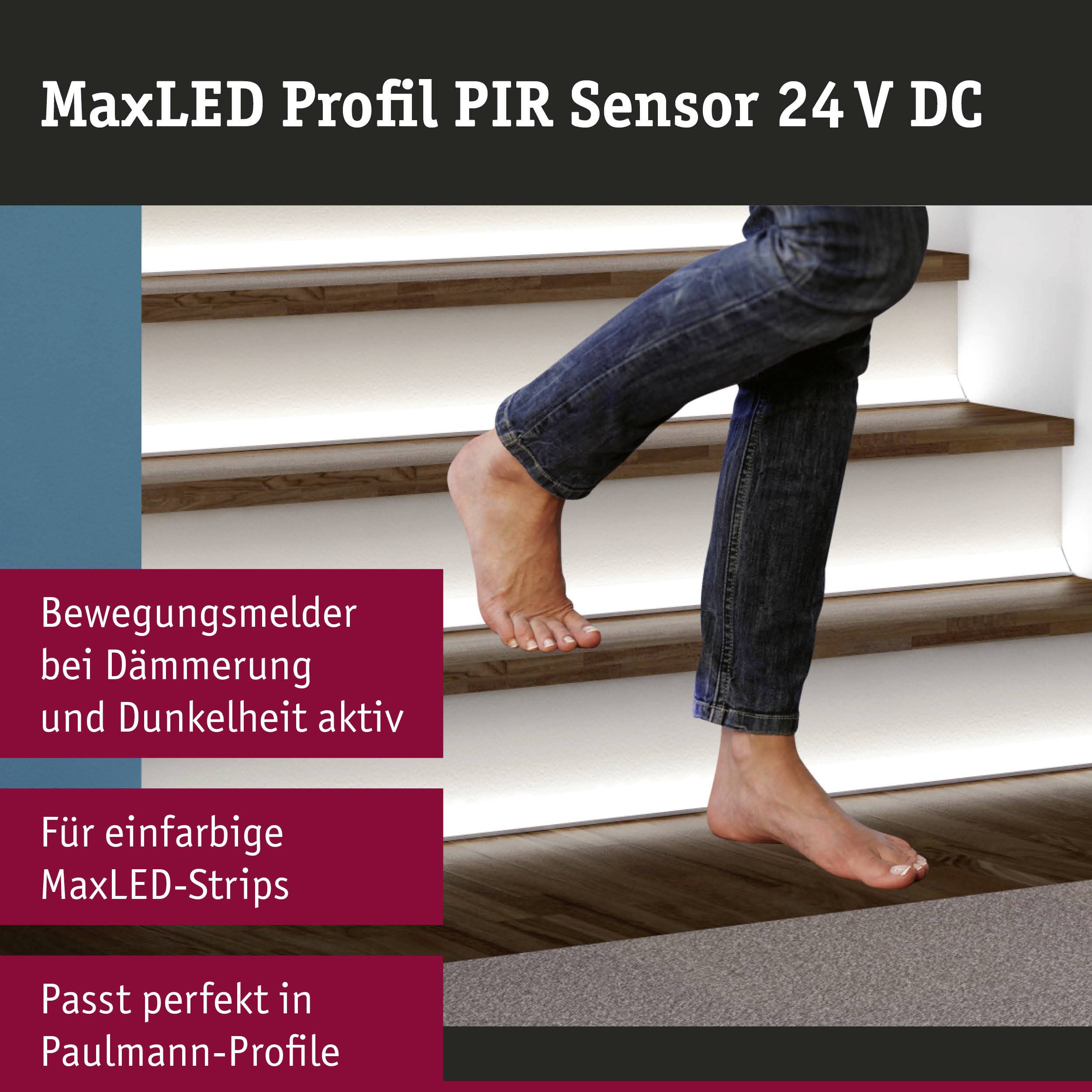'MaxLED Profiel PIR Sensor 24 V DC' Tekst bovenaan. Voet beklimt trap. Beschrijving links: 'Bewegingsmelder...actief', 'Voor eenkleurige LED', 'Past perfect in Paulmann-profiel'.