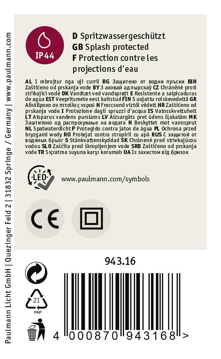 Etiket van een elektrisch apparaat met spatwaterbeschermingssymbool, meertalige beschermingsinstructies, fabrikantgegevens en QR-code.