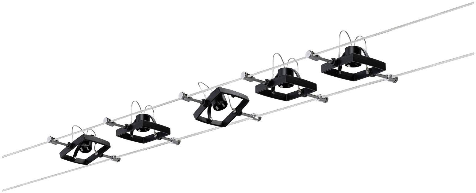 Vijf zwarte, vierkante plafondlampen zijn gelijkmatig gemonteerd op twee parallelle rails en bevestigd aan draden.