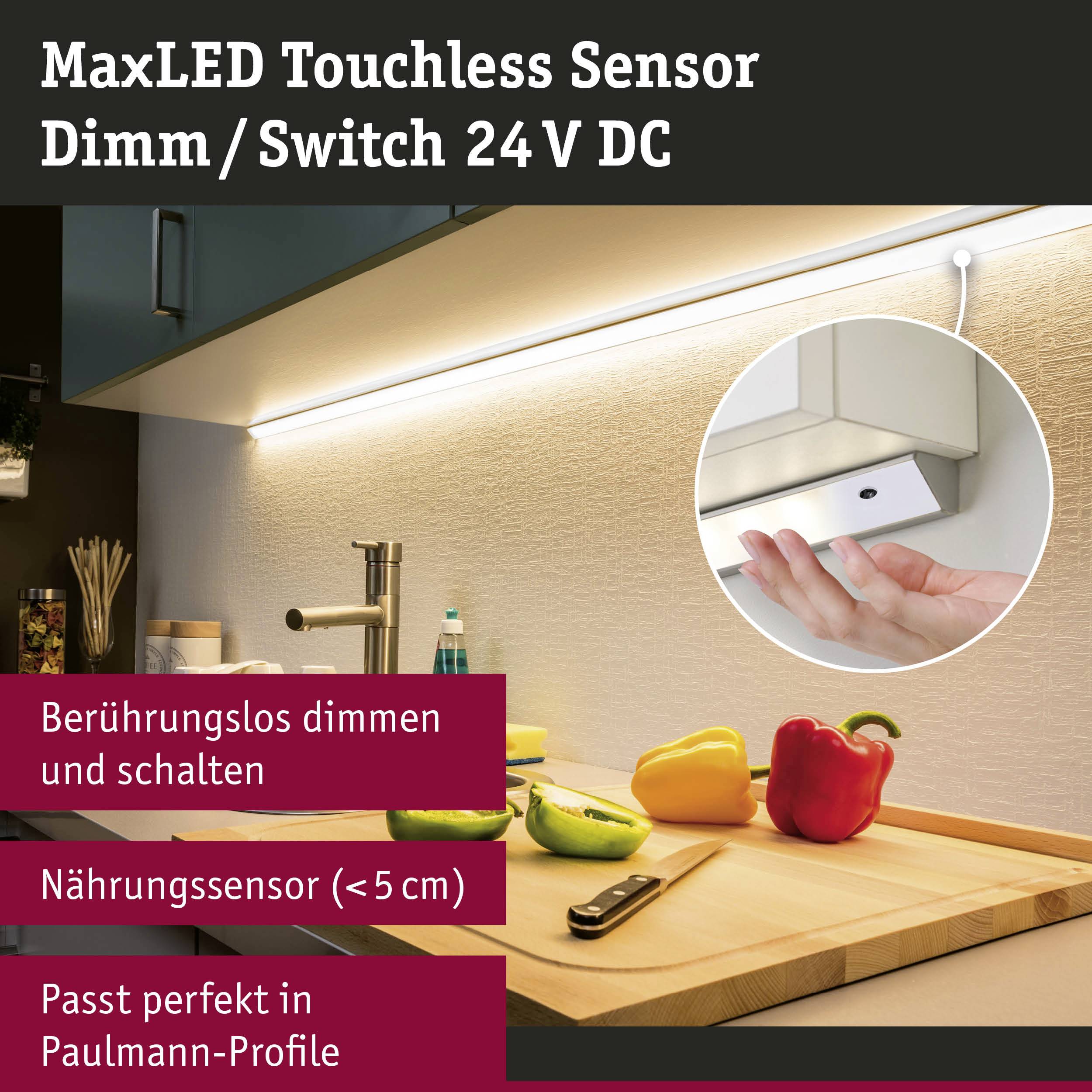 Verlichte keukenlijn met LED-lichtstrip. Hand bedient sensor voor helderheidsregeling. Tekst: 'Dimmen en schakelen zonder aanraking'.