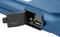 Close-up van een blauw elektronisch apparaat met een open USB-poort en een zwarte beschermkap.