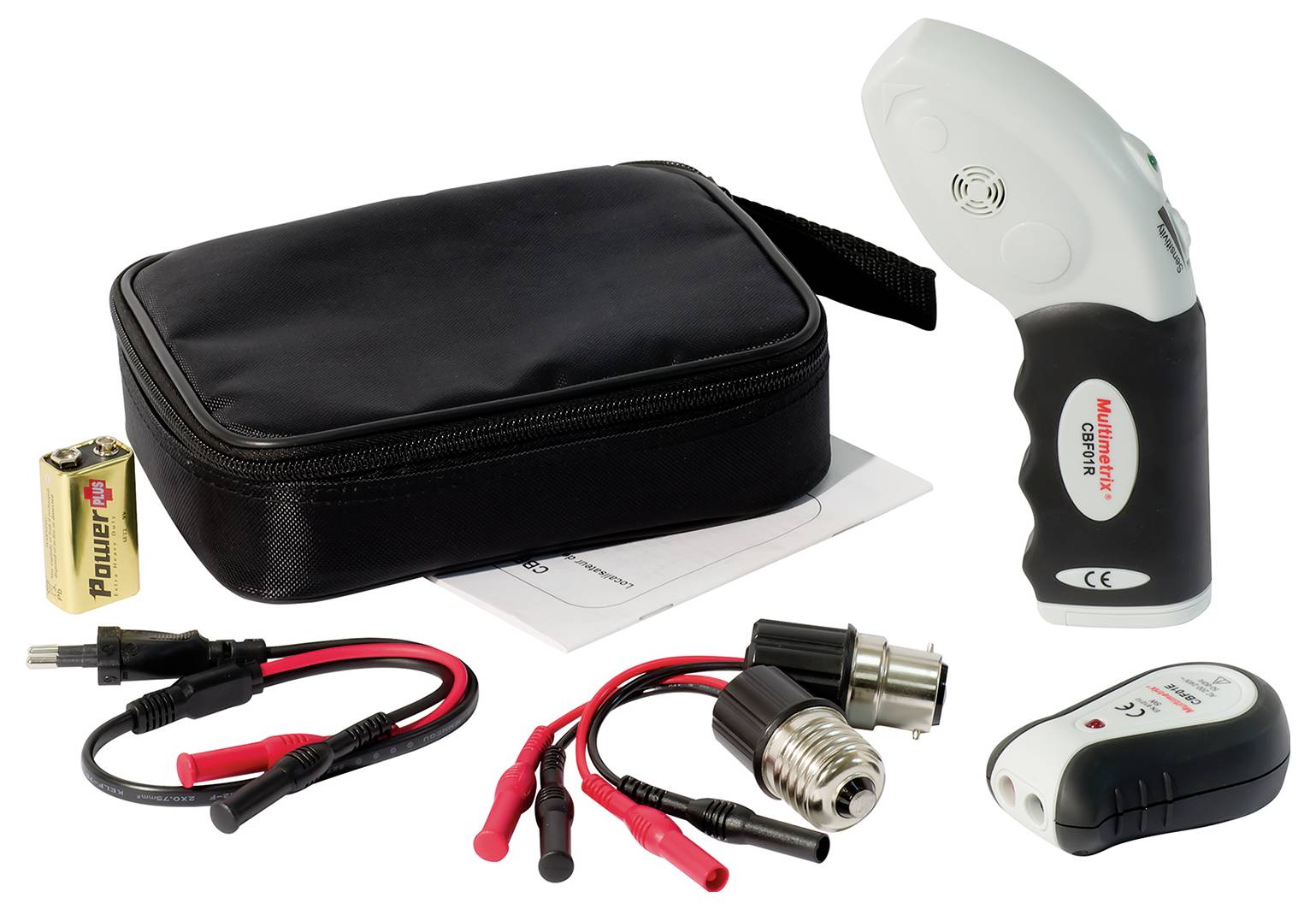 Een auto-diagnosekit met tas, meetapparaat, kabels, adapters en batterij. Voor voertuigdiagnoses en probleemoplossing.